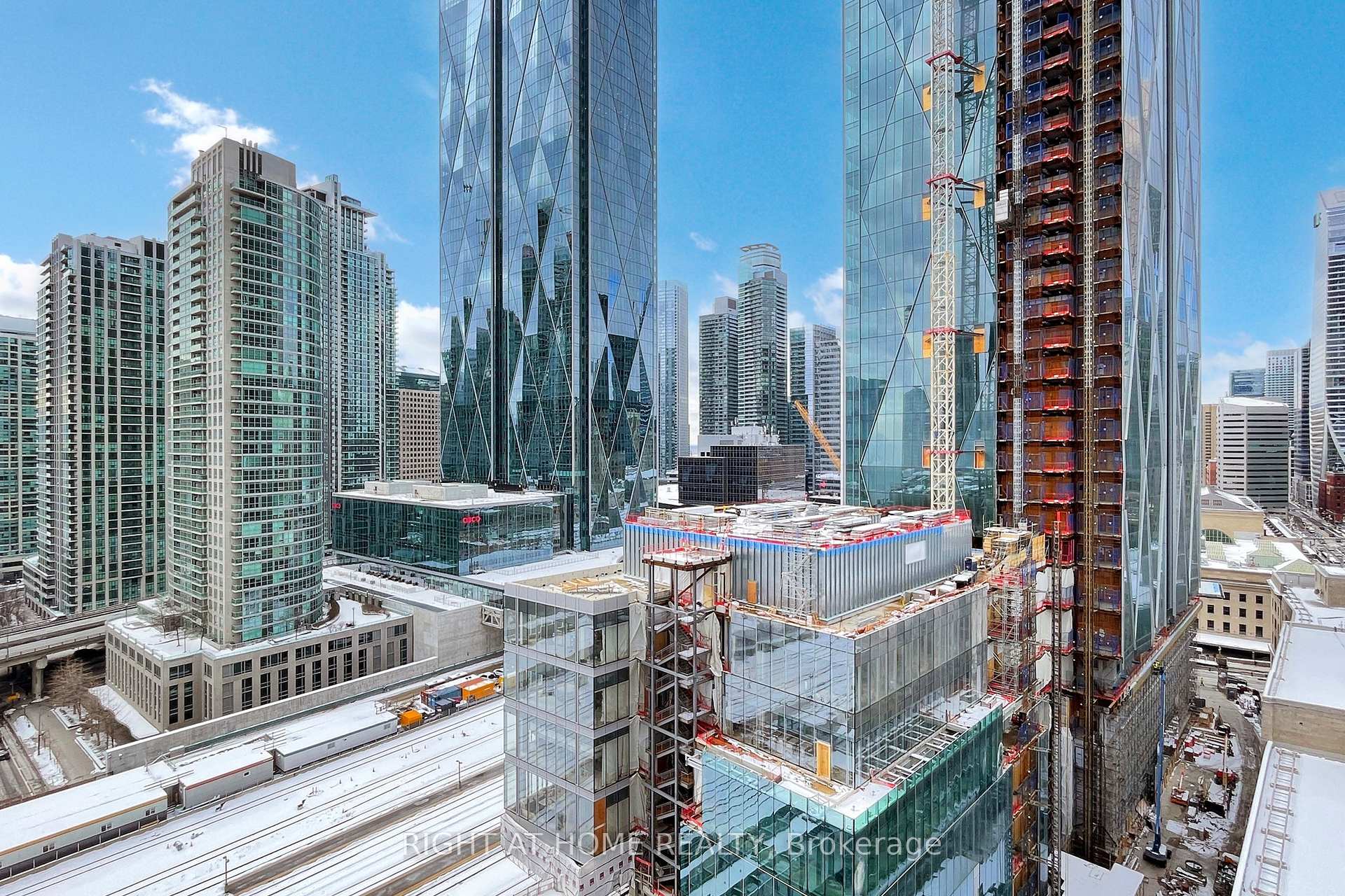 3 Bedrooms Condo at 8 The Esplanade, Toronto For sale