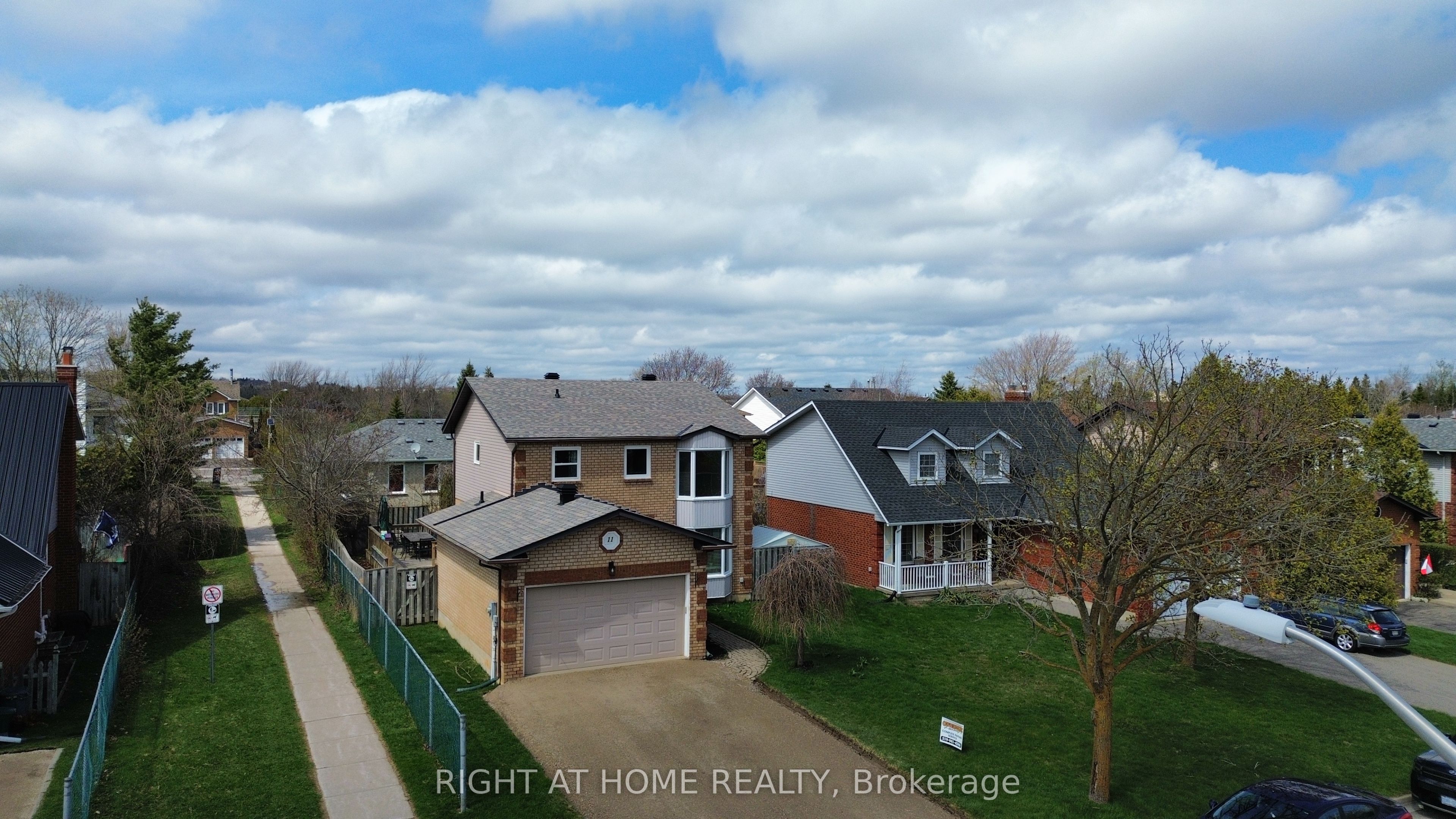 11 Passmore Avenue, Orangeville, ON L9W 4E1
