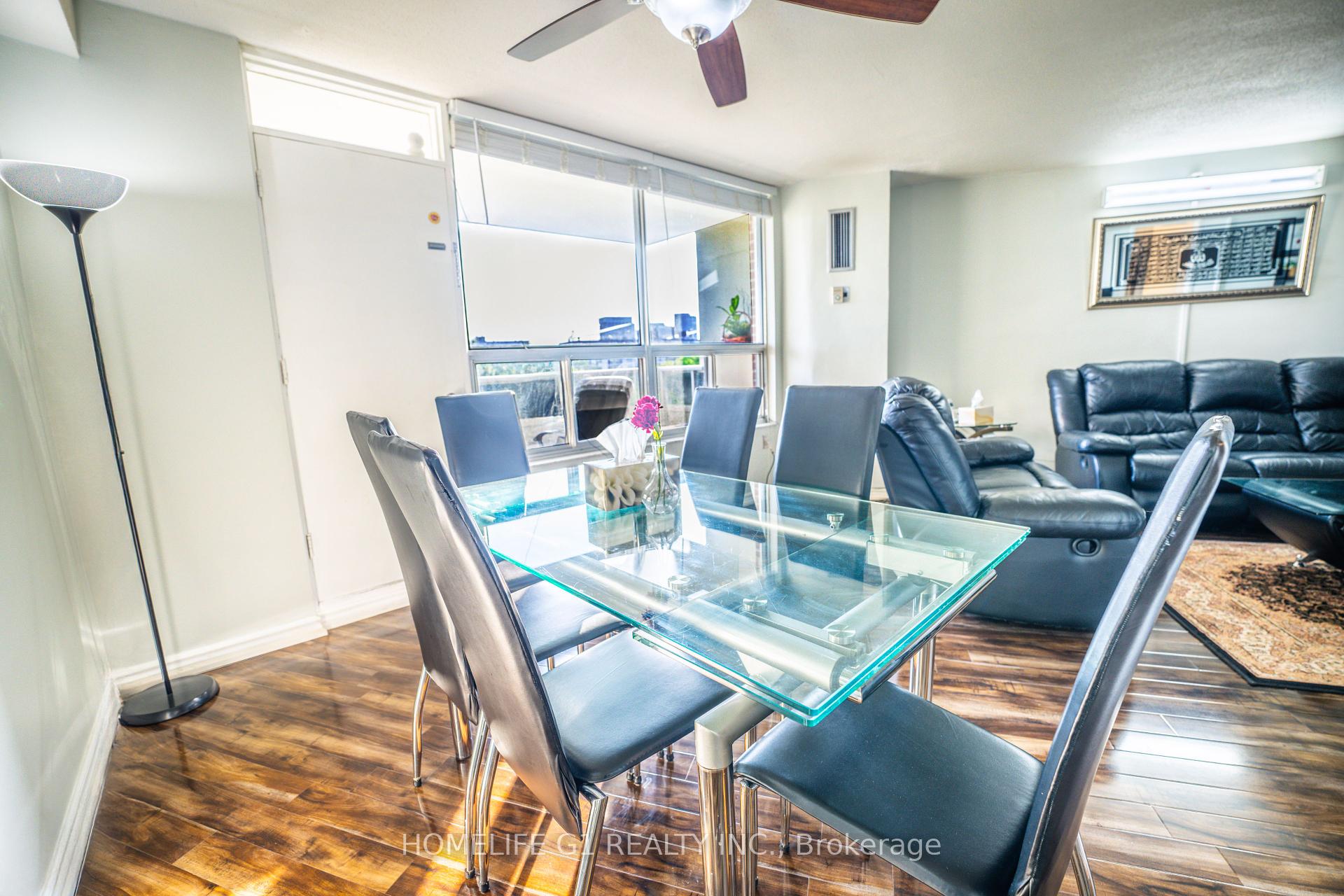 3 Bedrooms Condo at 5 Shady, Toronto For sale