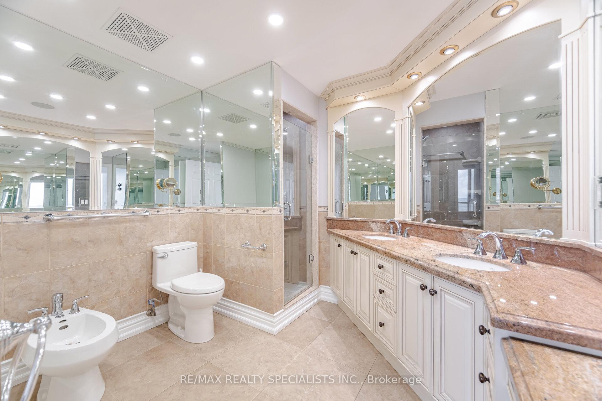 3 Bedrooms Condo at 1477 Lakeshore,  Burlington For sale