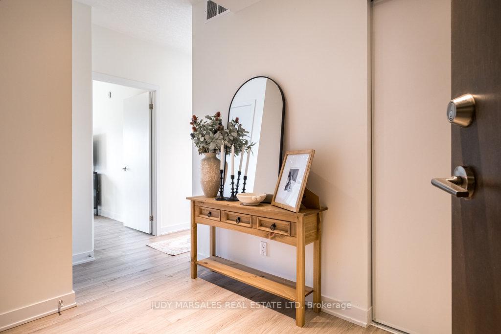 2 Bedrooms Condo at 16 Markle,  Hamilton For sale