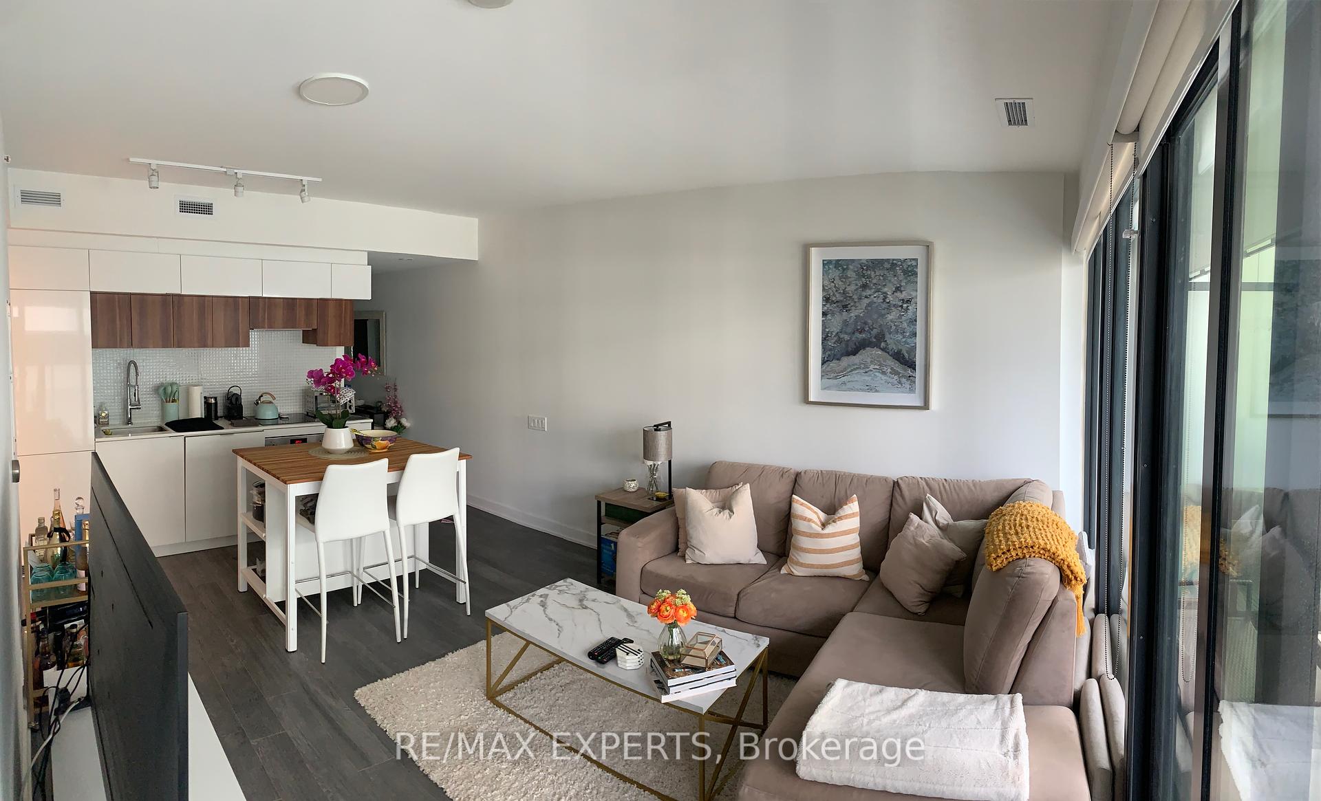 1 Bedroom Condo at 185 Roehampton, Toronto For sale
