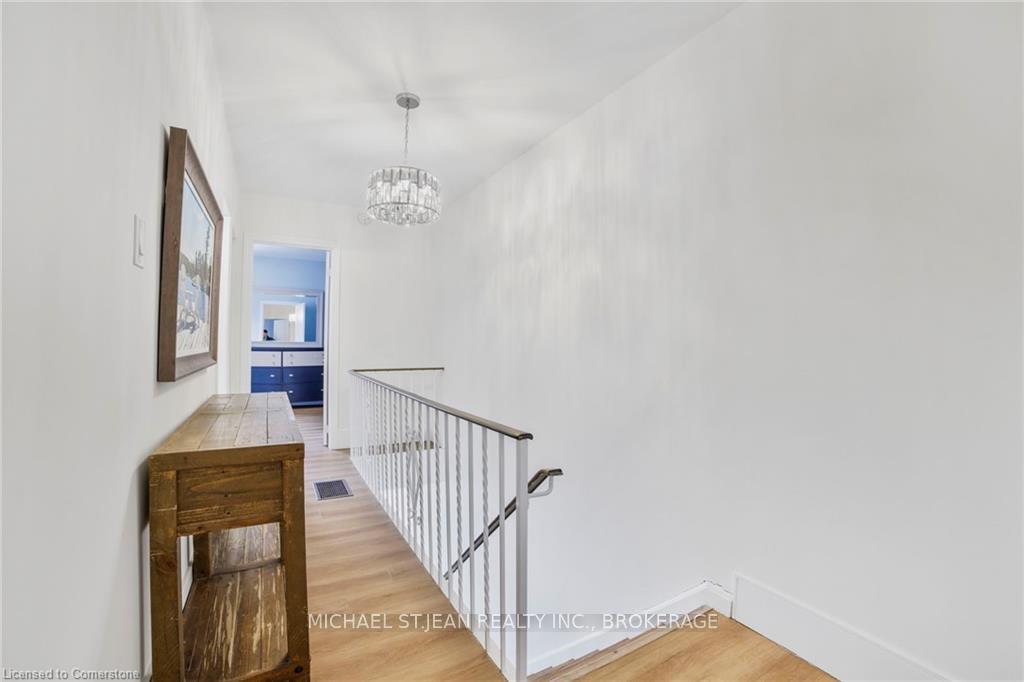 2 Bedrooms Condo at 621 Francis, Burlington For sale