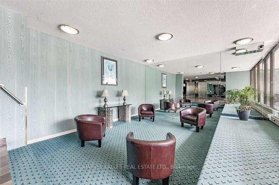 2 Bedrooms Condo at 2929 Aquitaine, Mississauga For sale