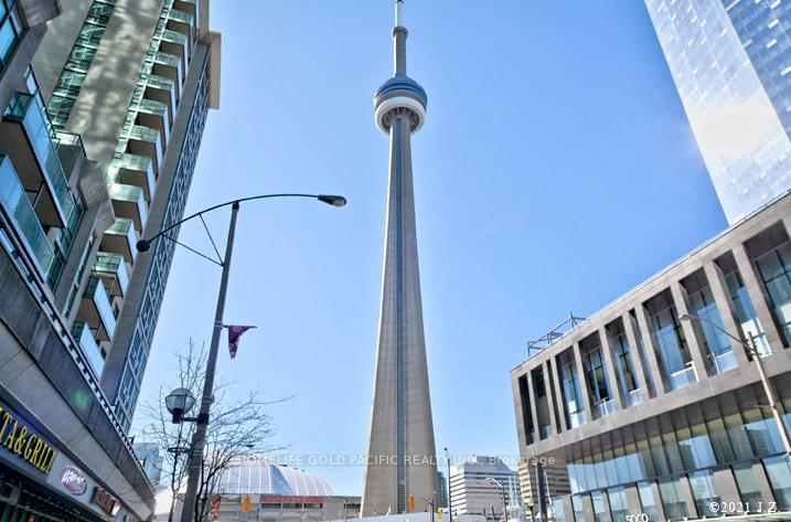 3 Bedrooms Condo at 14 York, Toronto For sale