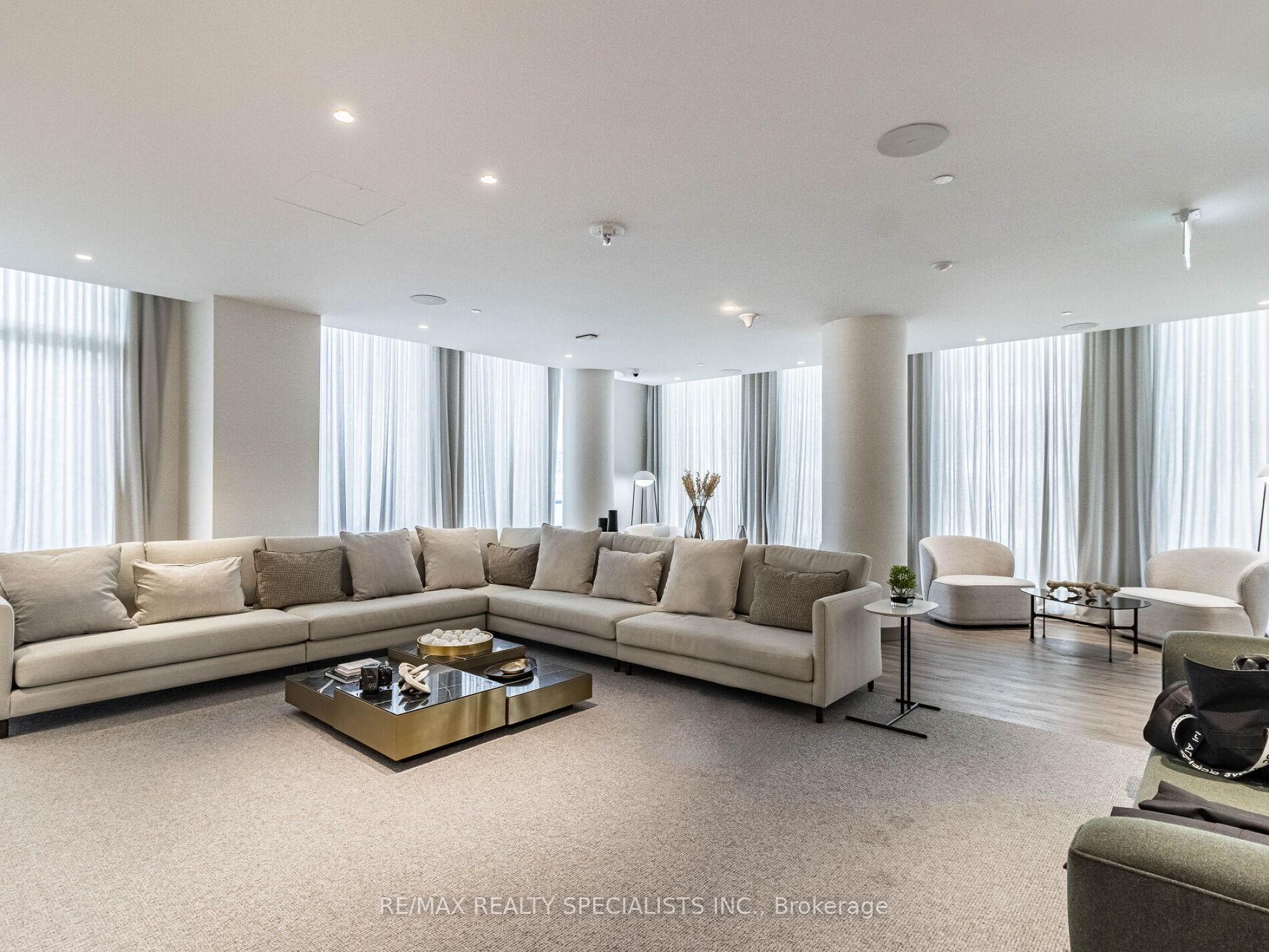 3 Bedrooms Condo at 480 Front,  Toronto For sale