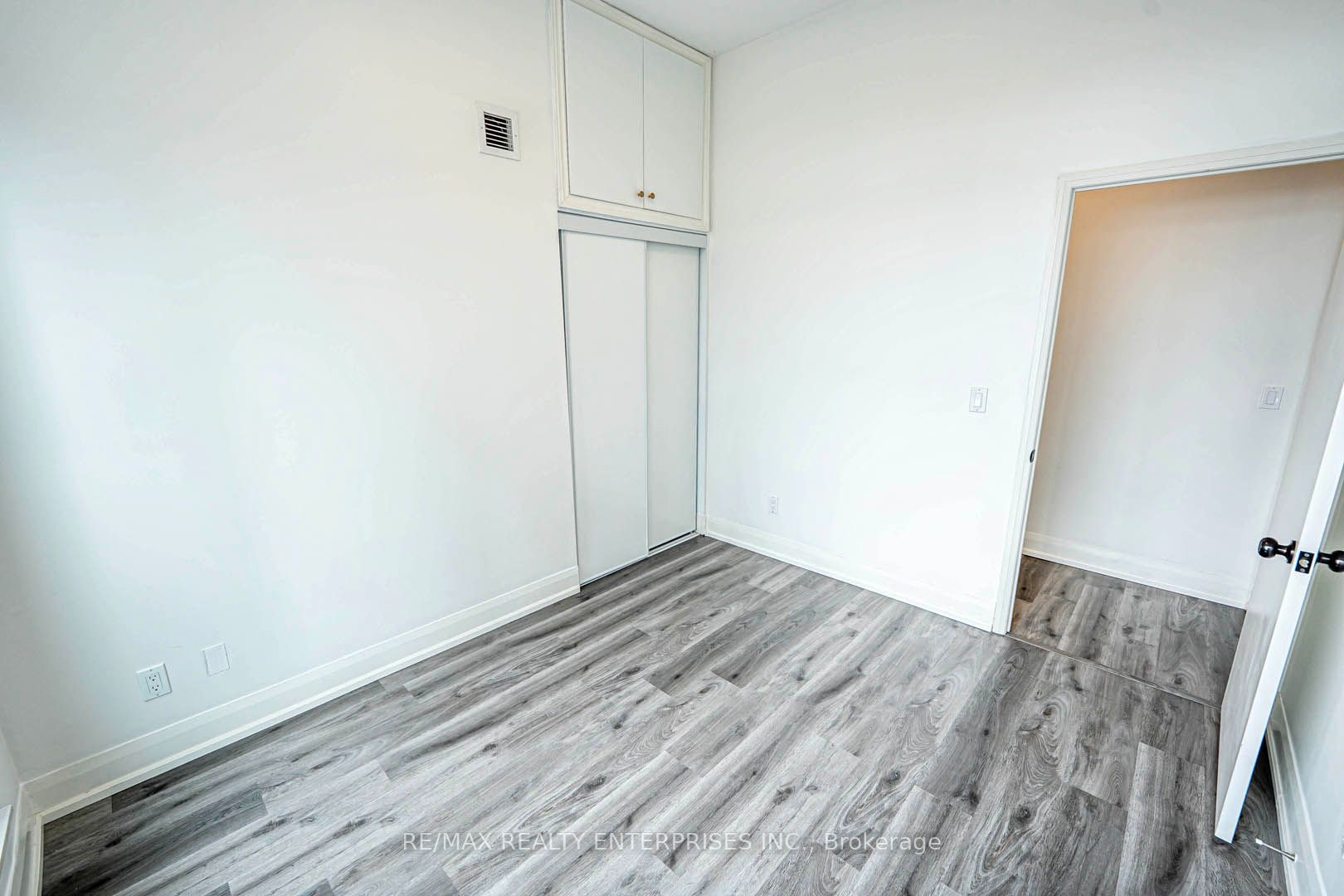 2900 Highway 7 Road, #206