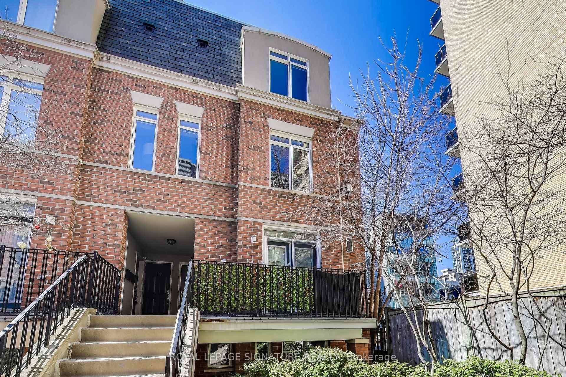 2 Bedrooms Condo at 415 Jarvis, Toronto For sale