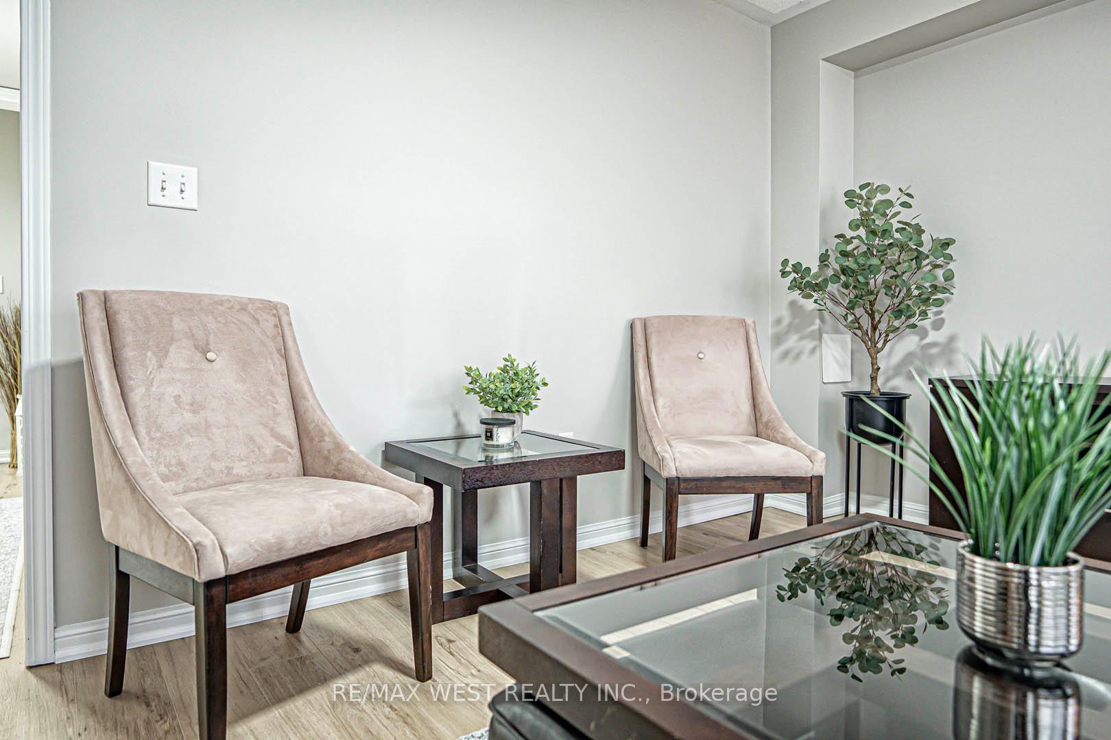 3 Bedrooms Condo at 3050 Rotary, Burlington For sale