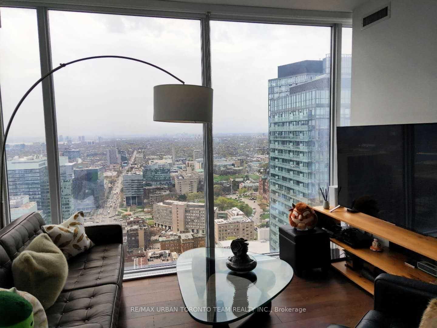 3 Bedrooms Condo at 15 Grenville, Toronto For sale