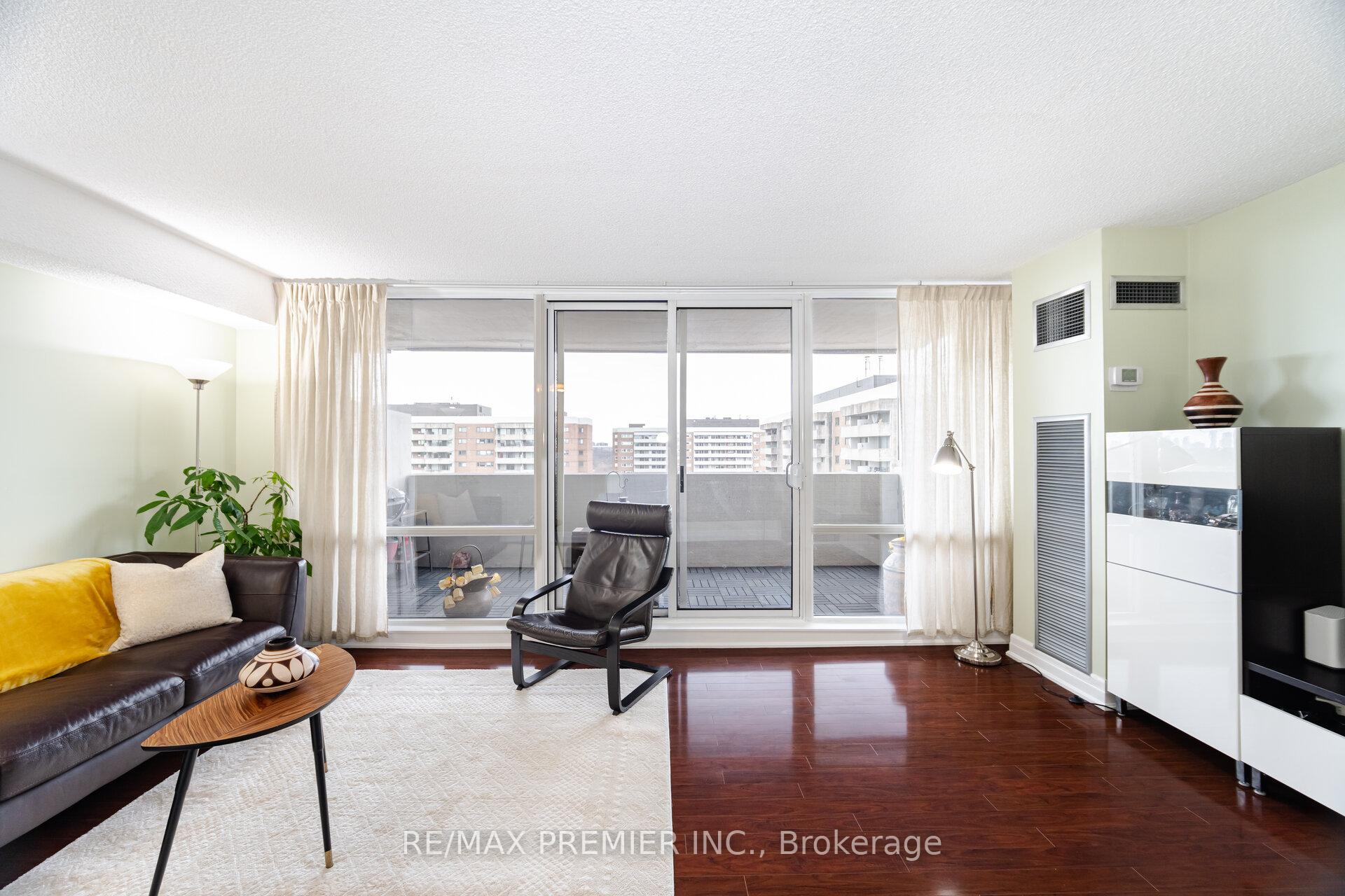 2 Bedrooms Condo at 270 Scarlett, Toronto For sale