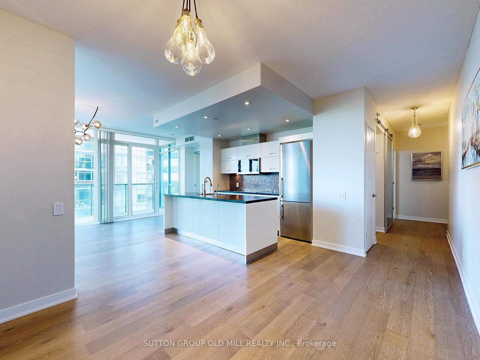 3 Bedrooms Condo at 90 Park Lawn, Toronto For sale