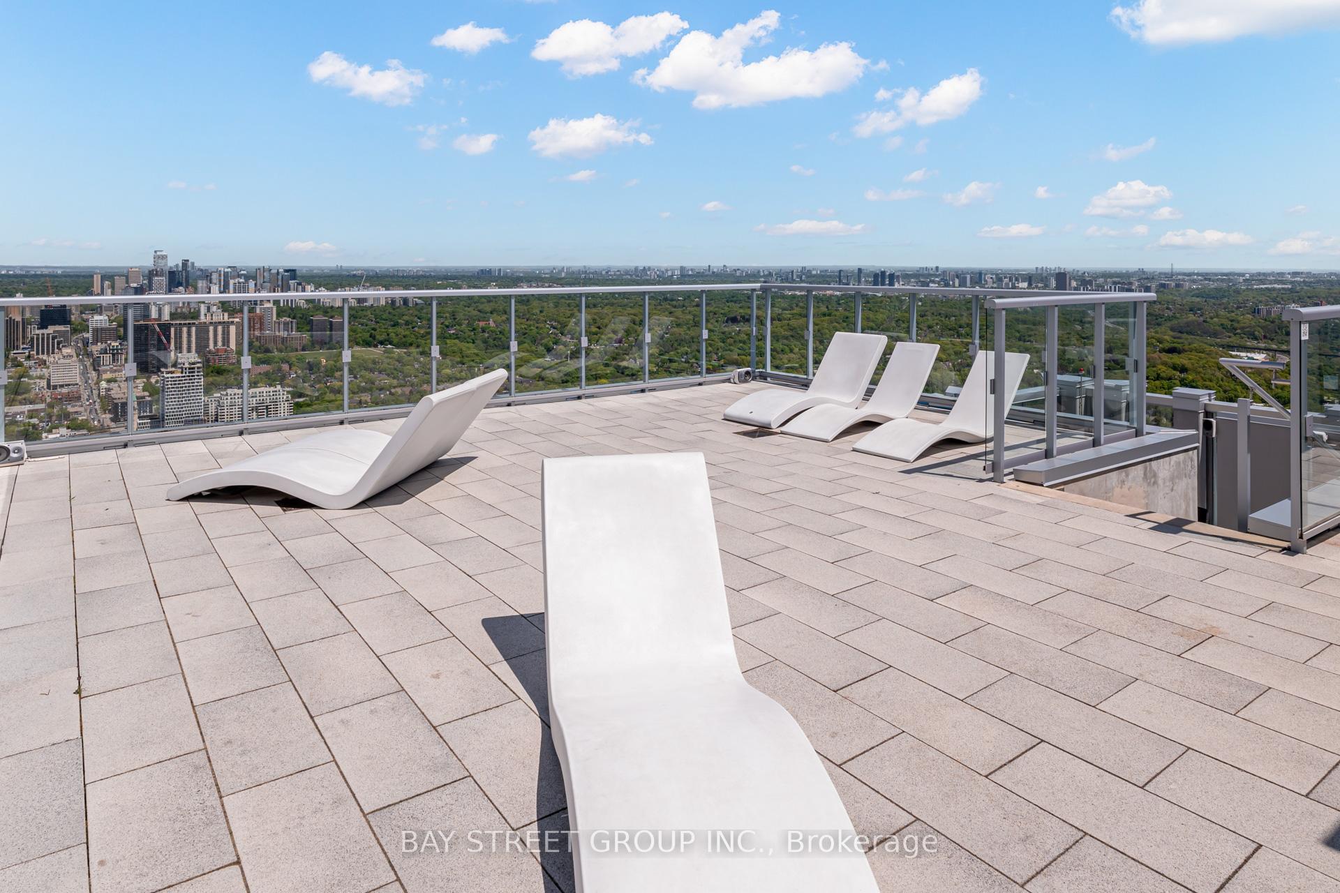 2 Bedrooms Condo at 1 Yorkville, Toronto For sale