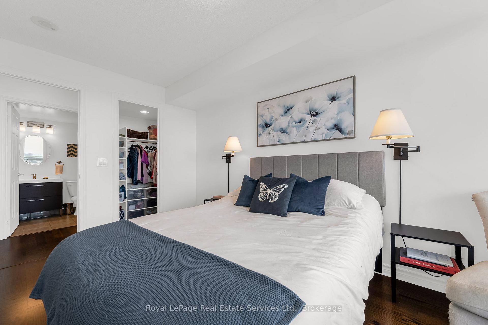 2 Bedrooms Condo at 2391 Central Park, Oakville For sale