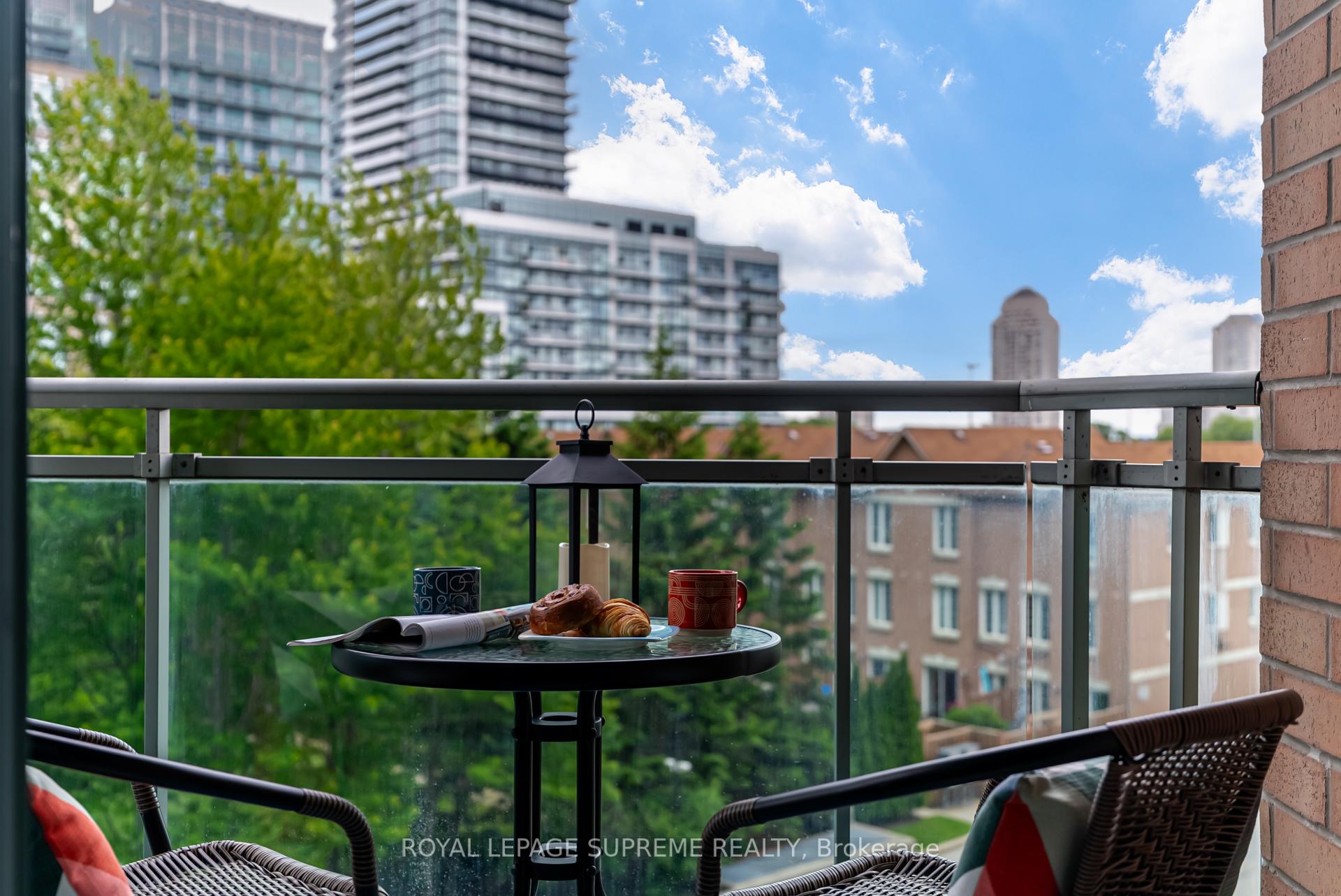 2 Bedrooms Condo at 190 Manitoba, Toronto For sale