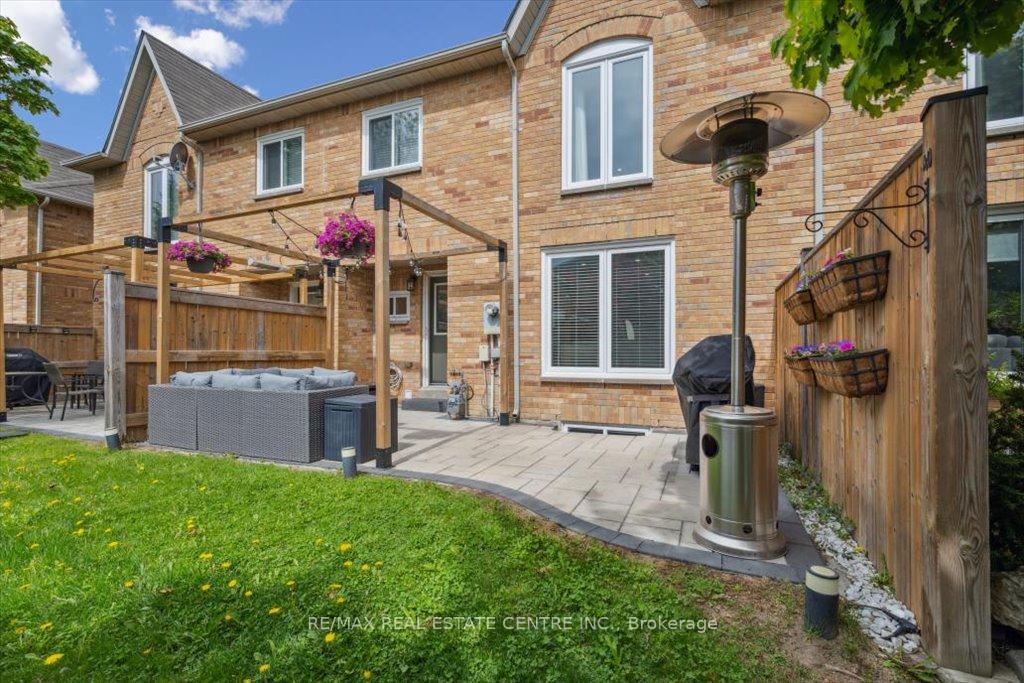 3 Bedrooms Condo at 5940 Glen Erin, Mississauga For sale