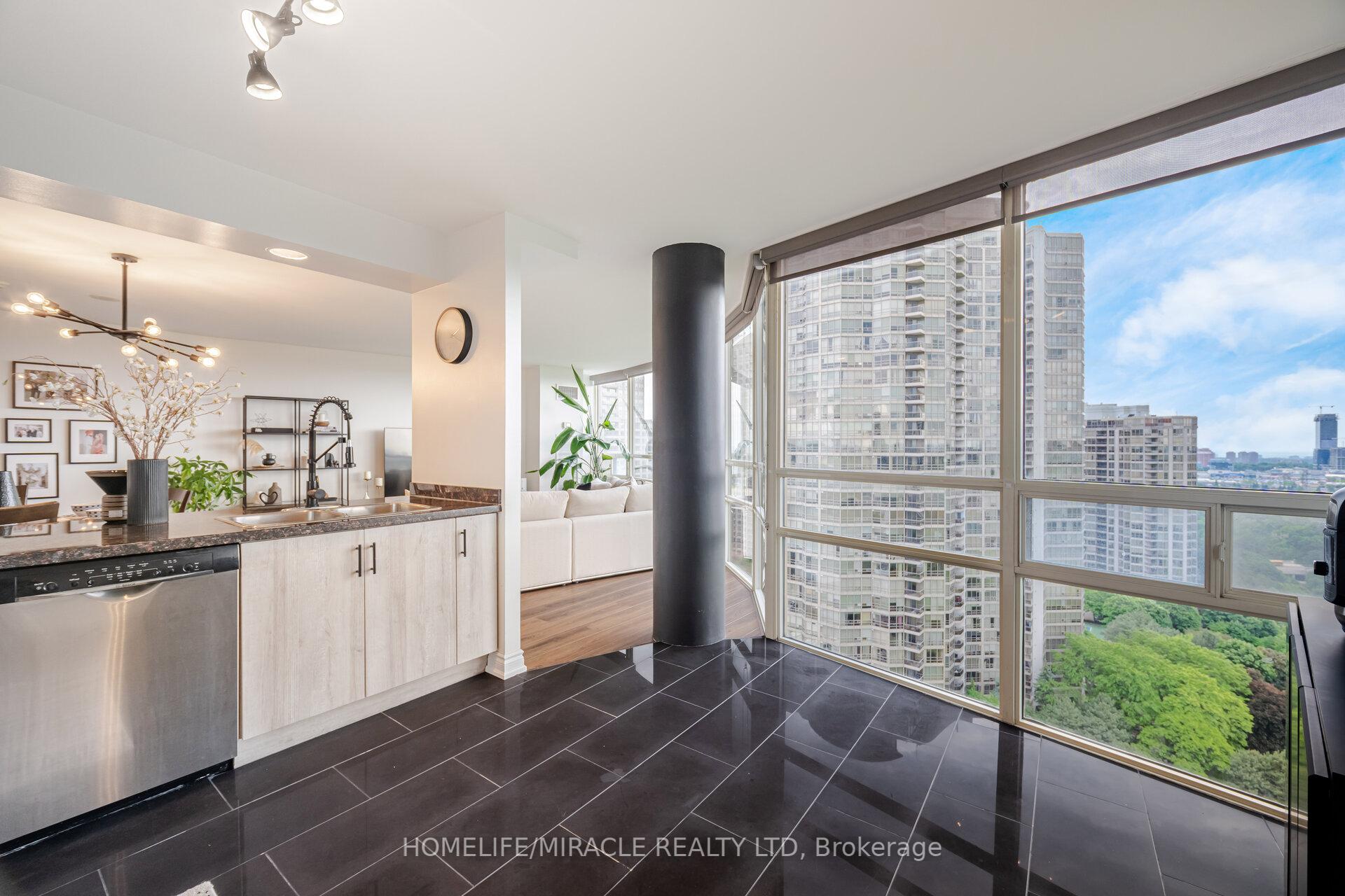 2 Bedrooms Condo at 50 Eglinton, Mississauga For sale