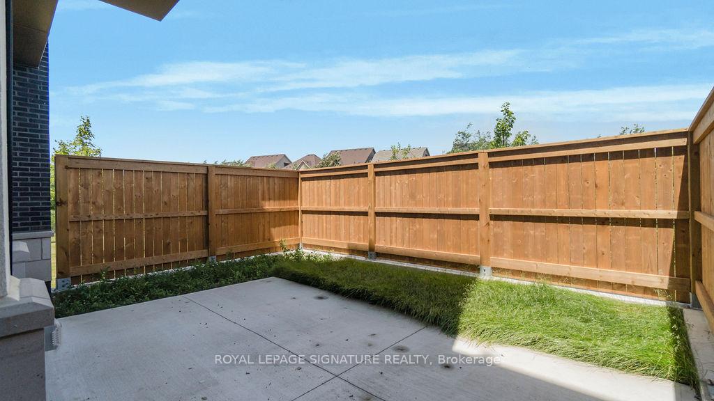 2 Bedrooms Condo at 3025 Trailside, Oakville For sale