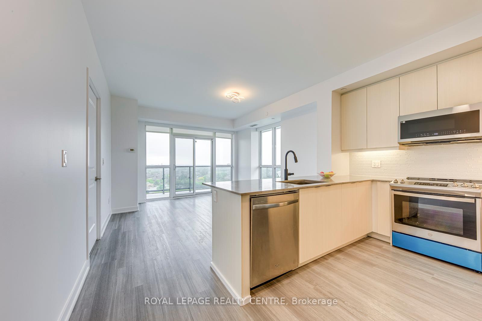 2 Bedrooms Condo at 4633 Glen Erin, Mississauga For sale