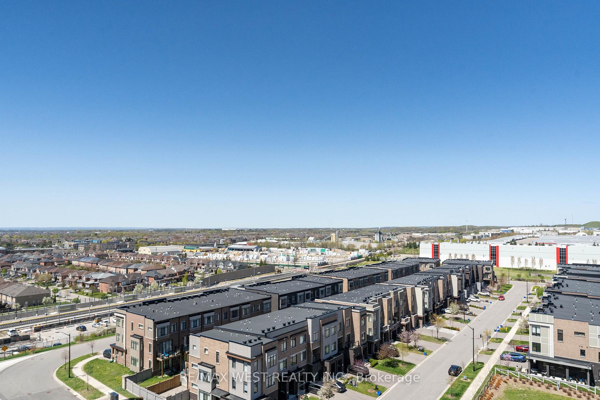 1 Bedroom Condo at 100 Eagle Rock, Vaughan For sale