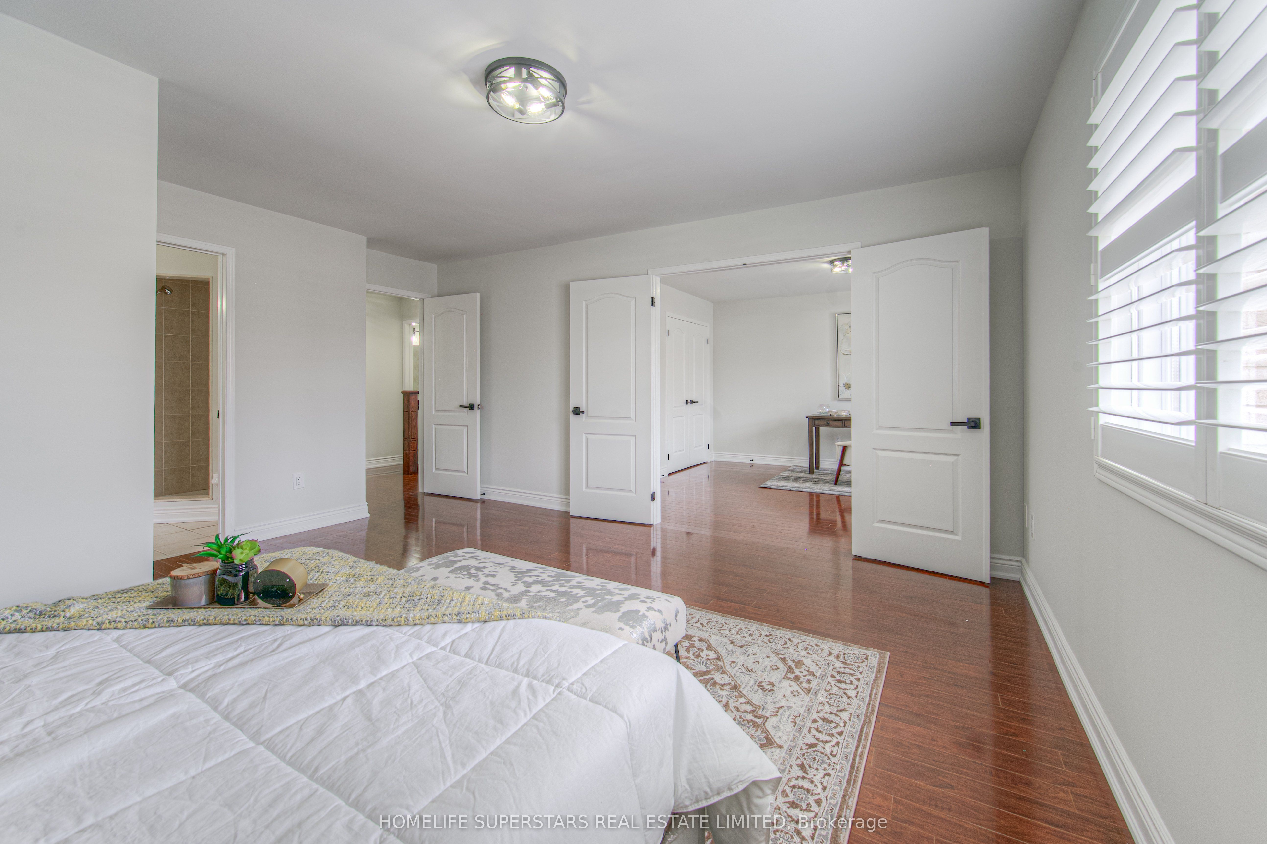 5676 Fantasia Manor