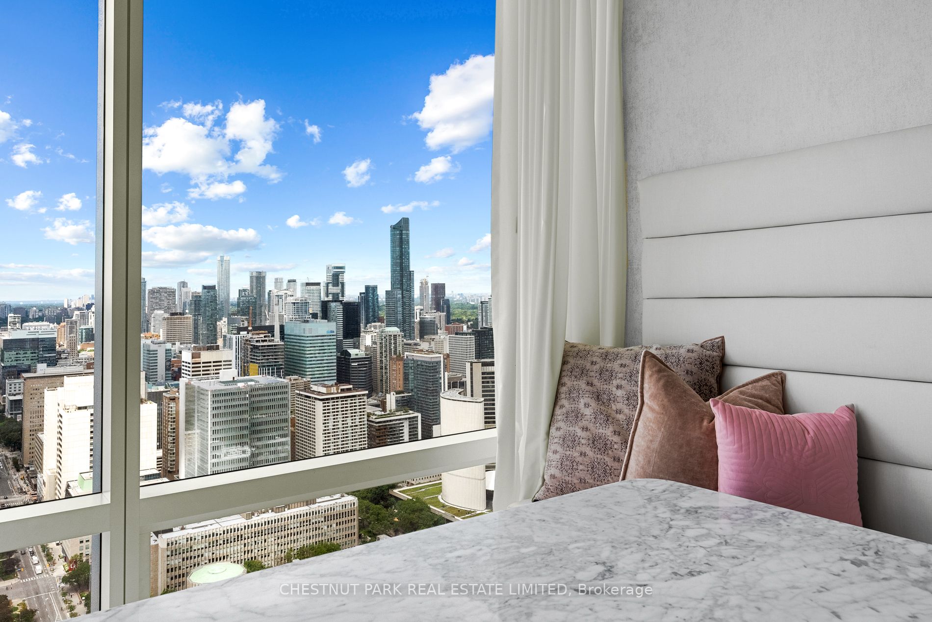 #5203 - 180 University Avenue, Toronto, ON M5H 0A2