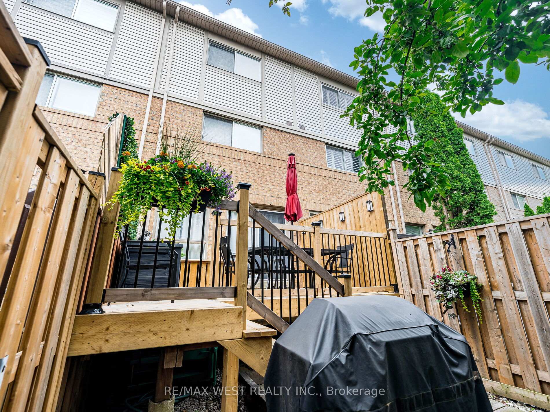 4 Bedrooms Condo at 1168 Arena, Mississauga For sale
