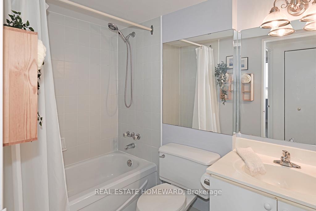 1 Bedroom Condo at 4 Park Vista, Toronto For sale
