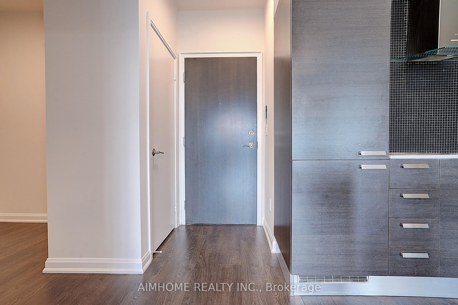3 Bedrooms Condo at 11 Bogert, Toronto For sale