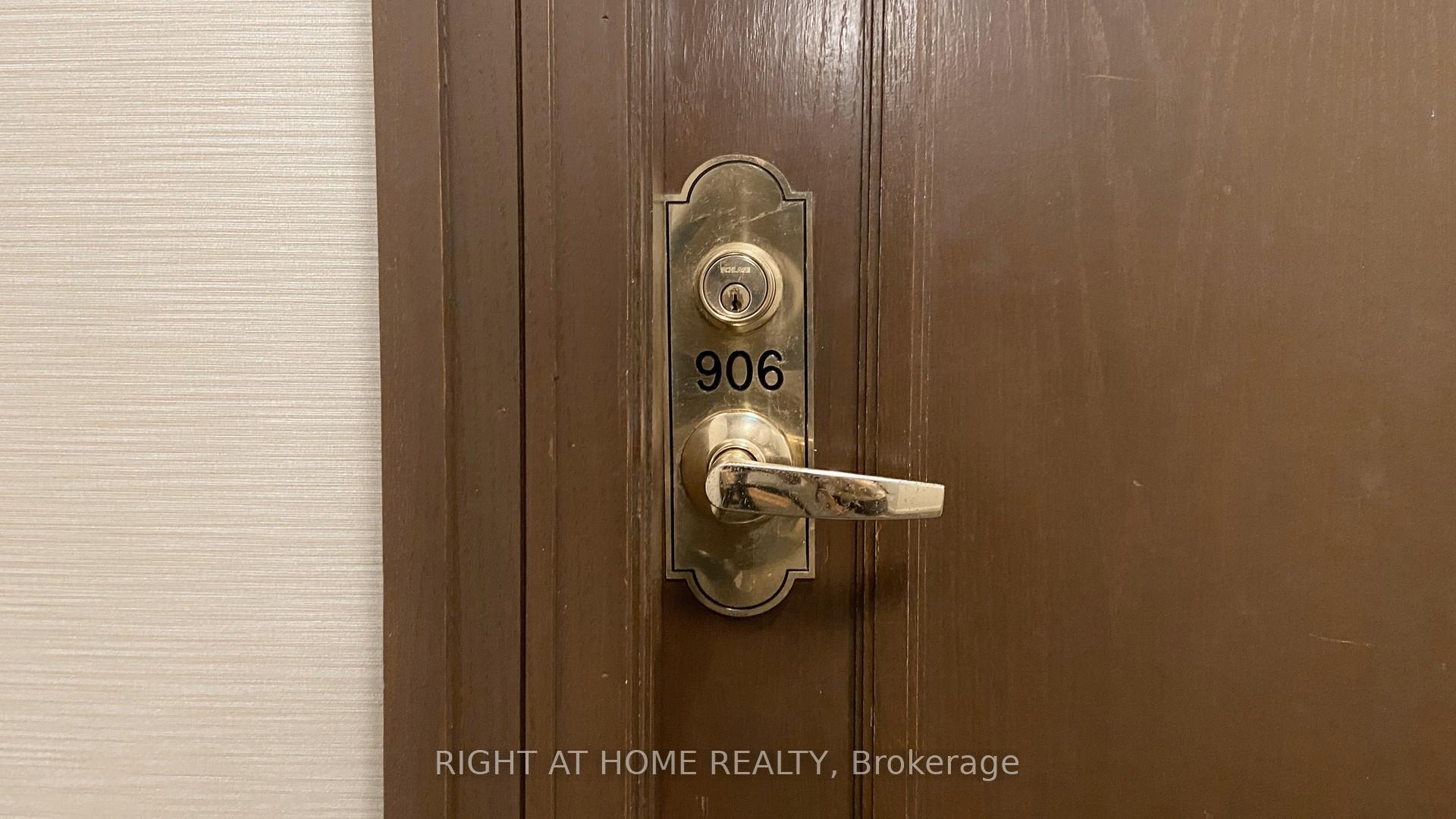 3 Bedrooms Condo at 18 Parkview, Toronto For sale