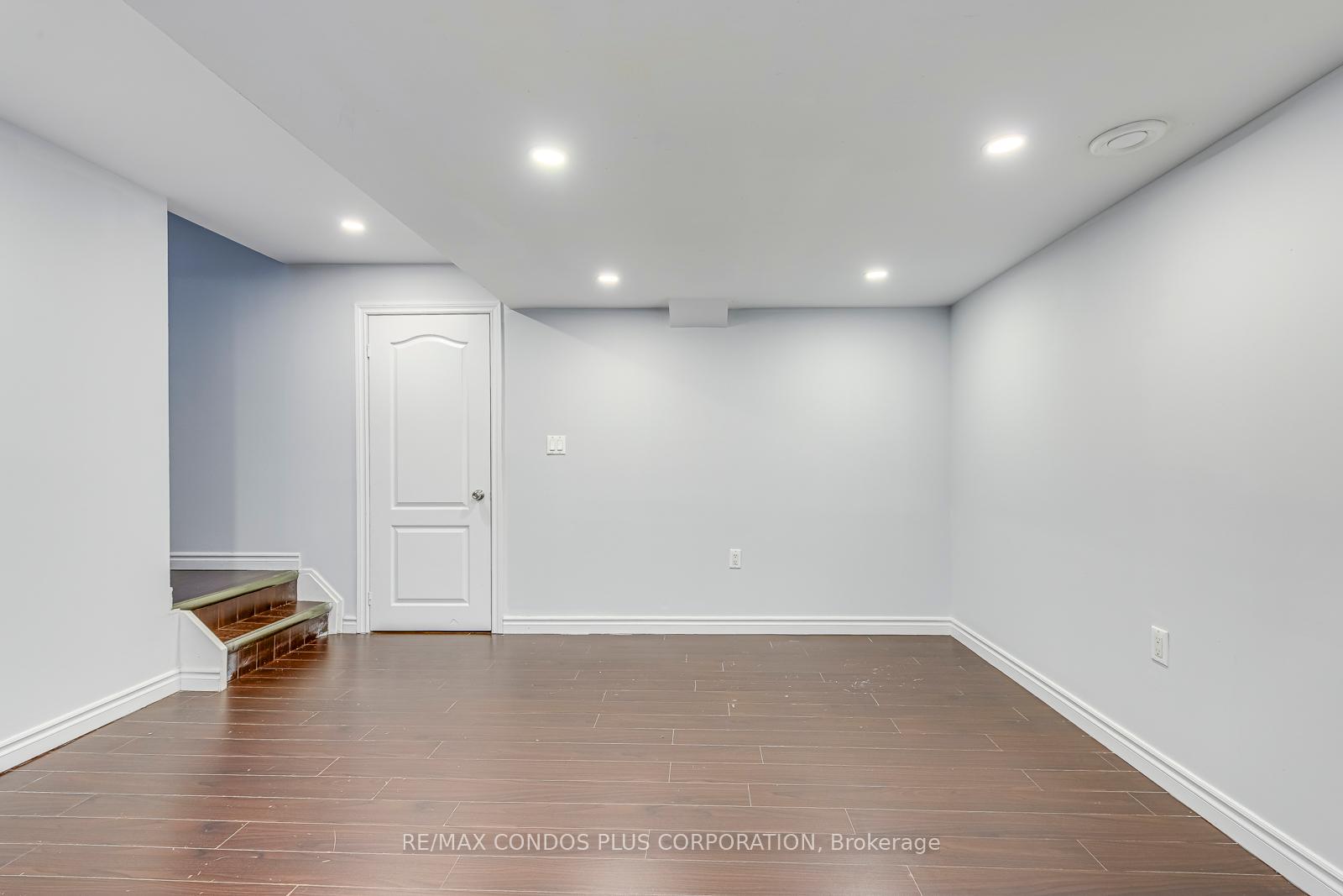 5 Bedrooms Condo at 1015 Galesway, Mississauga For sale