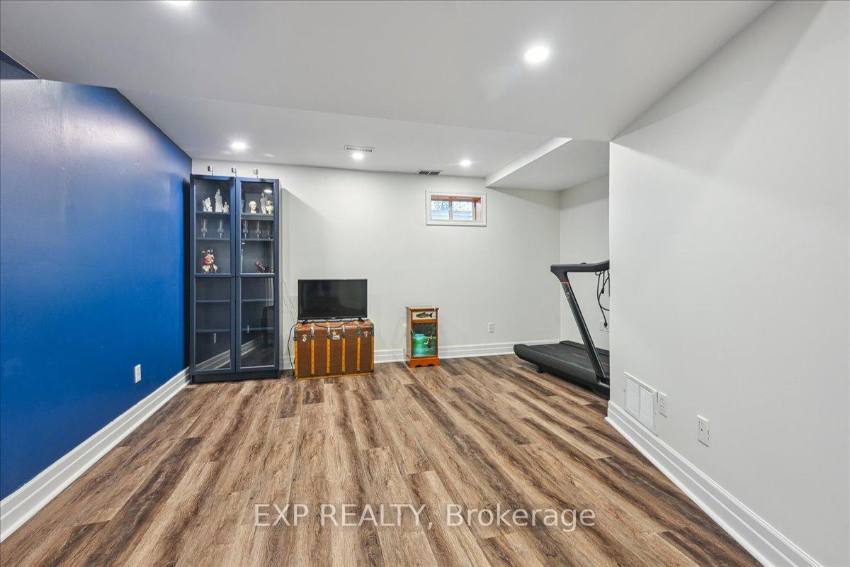 3 Bedrooms Condo at 2920 Headon Forest, Burlington For sale