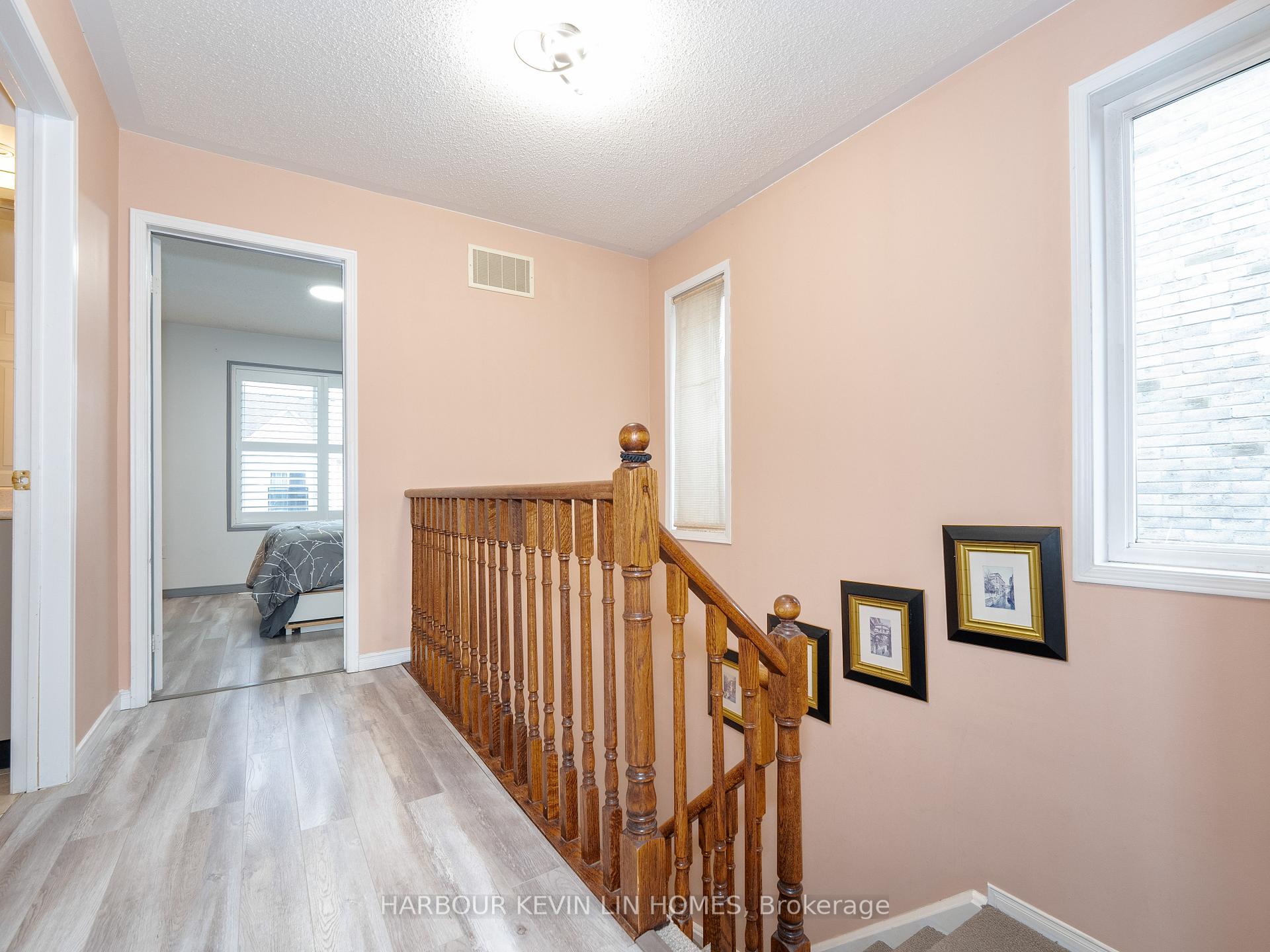 3 Bedrooms Condo at 4975 Southampton, Mississauga For sale