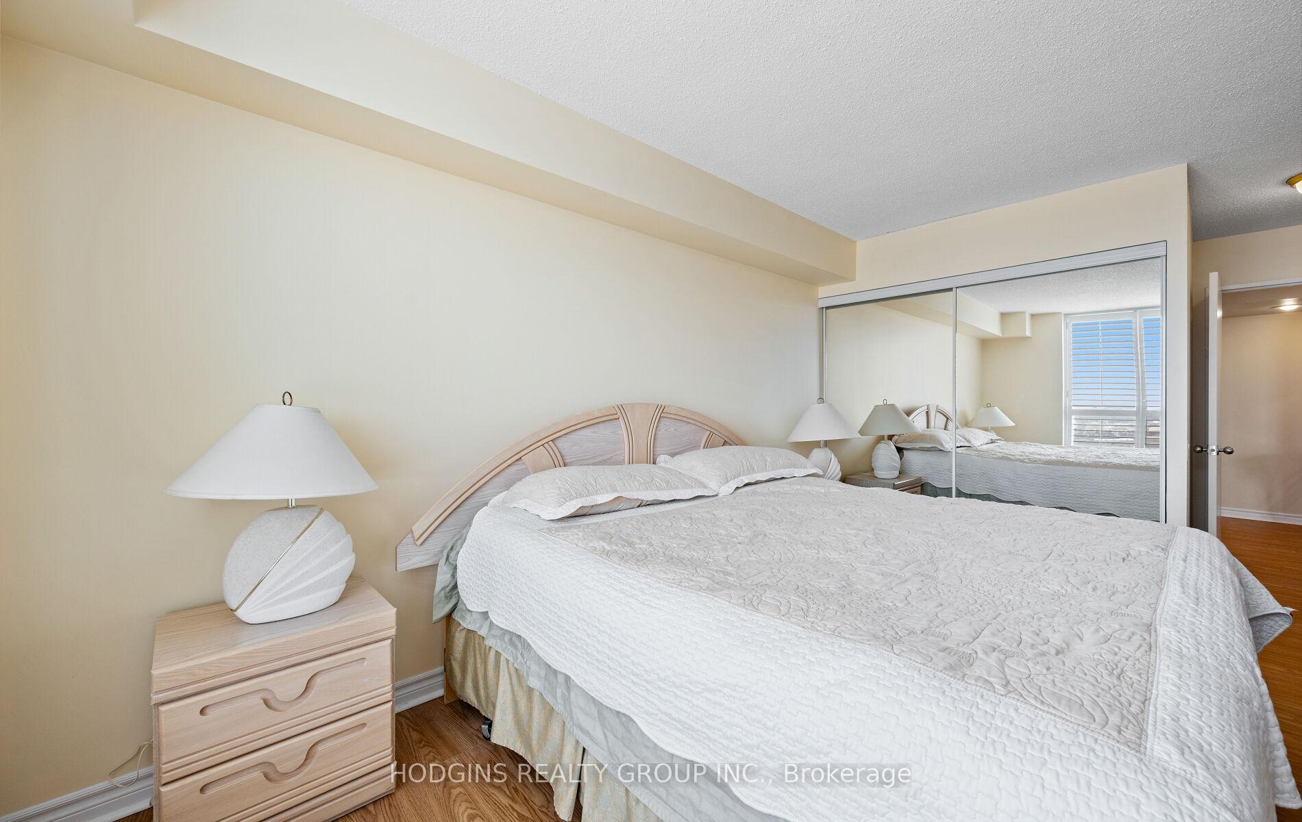 1 Bedroom Condo at 21 Overlea, Toronto For sale