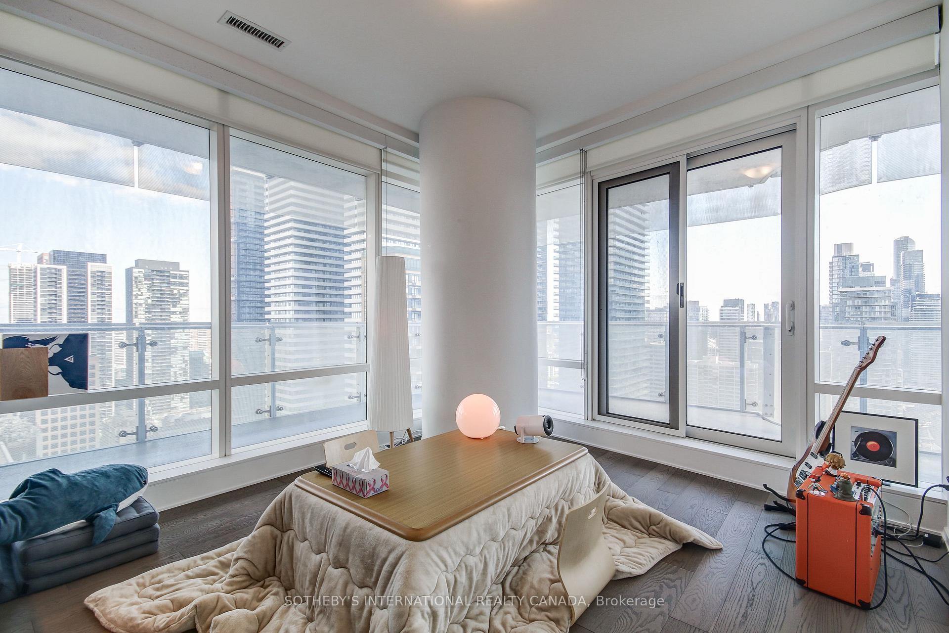 2 Bedrooms Condo at 1 Bloor, Toronto For sale