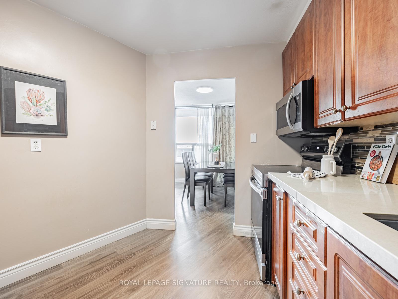 3 Bedrooms Condo at 5 Shady, Toronto For sale