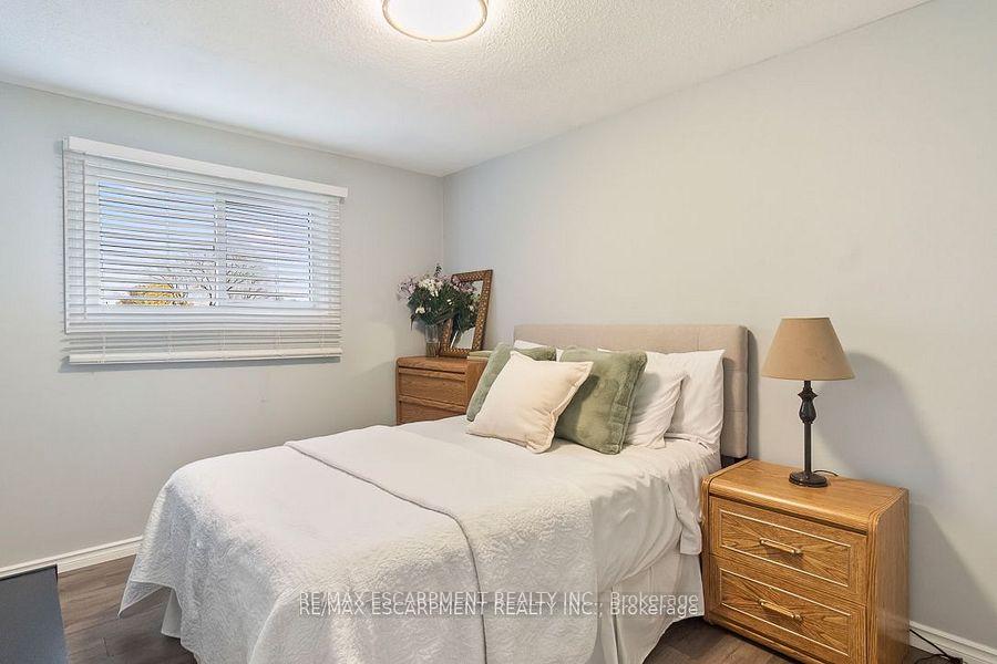 3 Bedrooms Condo at 1301 Upper Gage,  Hamilton For sale