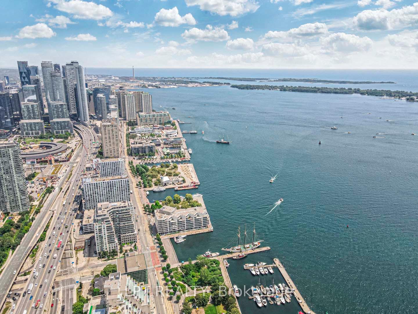 2 Bedrooms Condo at 215 Fort York, Toronto For sale