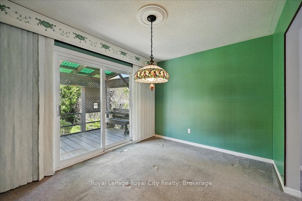 701 Castleguard Crescent