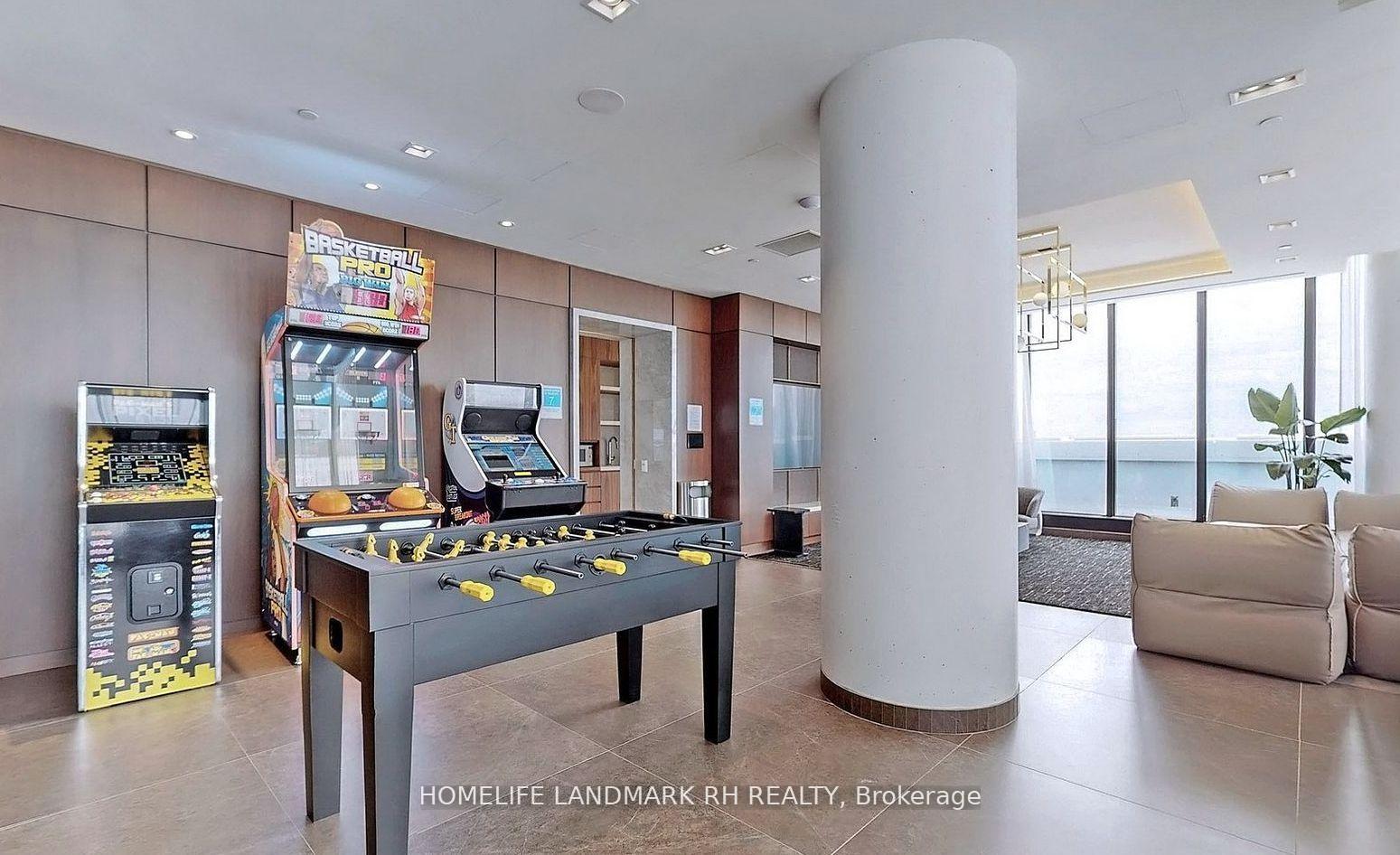 3 Bedrooms Condo at 950 Portage, Vaughan For sale