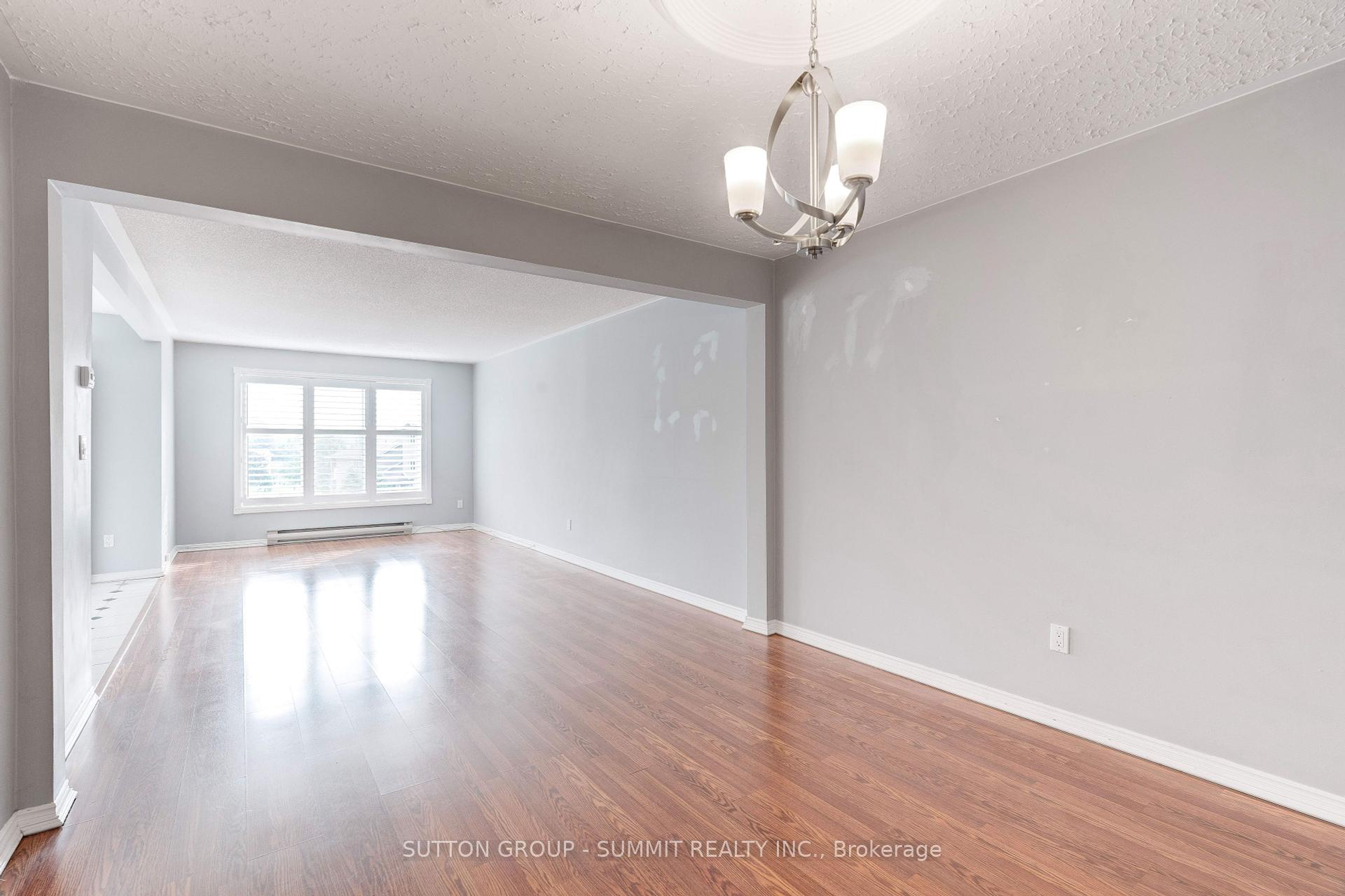 2 Bedrooms Condo at 3050 Pinemeadow, Burlington For sale