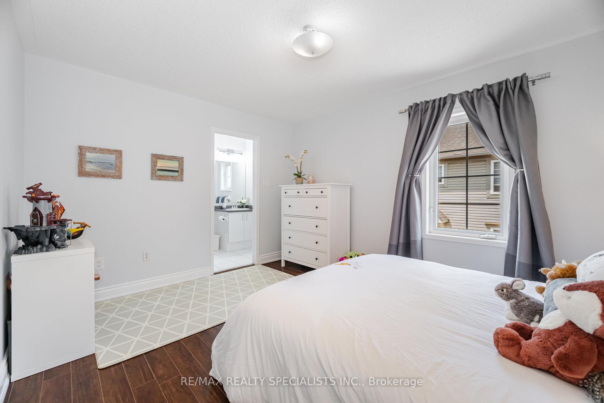 2 Bedrooms Condo at 2341 Parkhaven, Oakville For sale