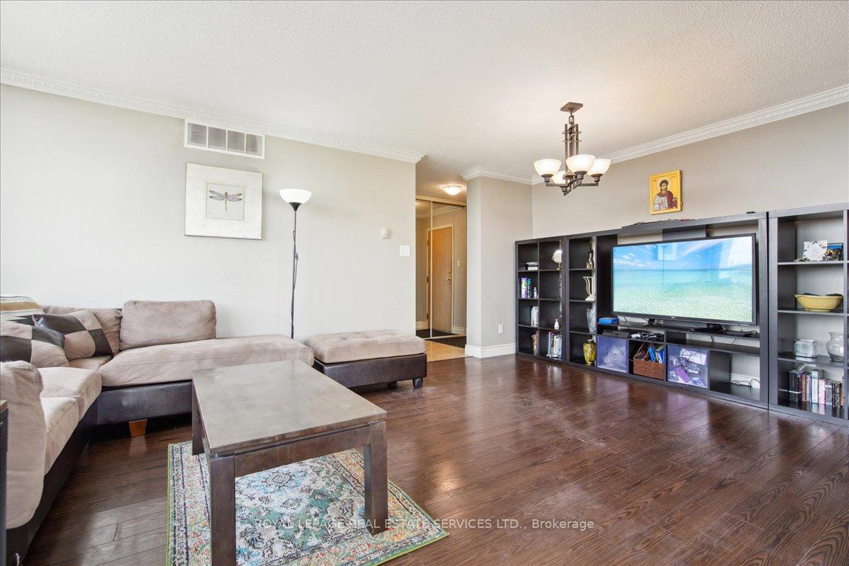 2 Bedrooms Condo at 1360 Rathburn,  Mississauga For sale