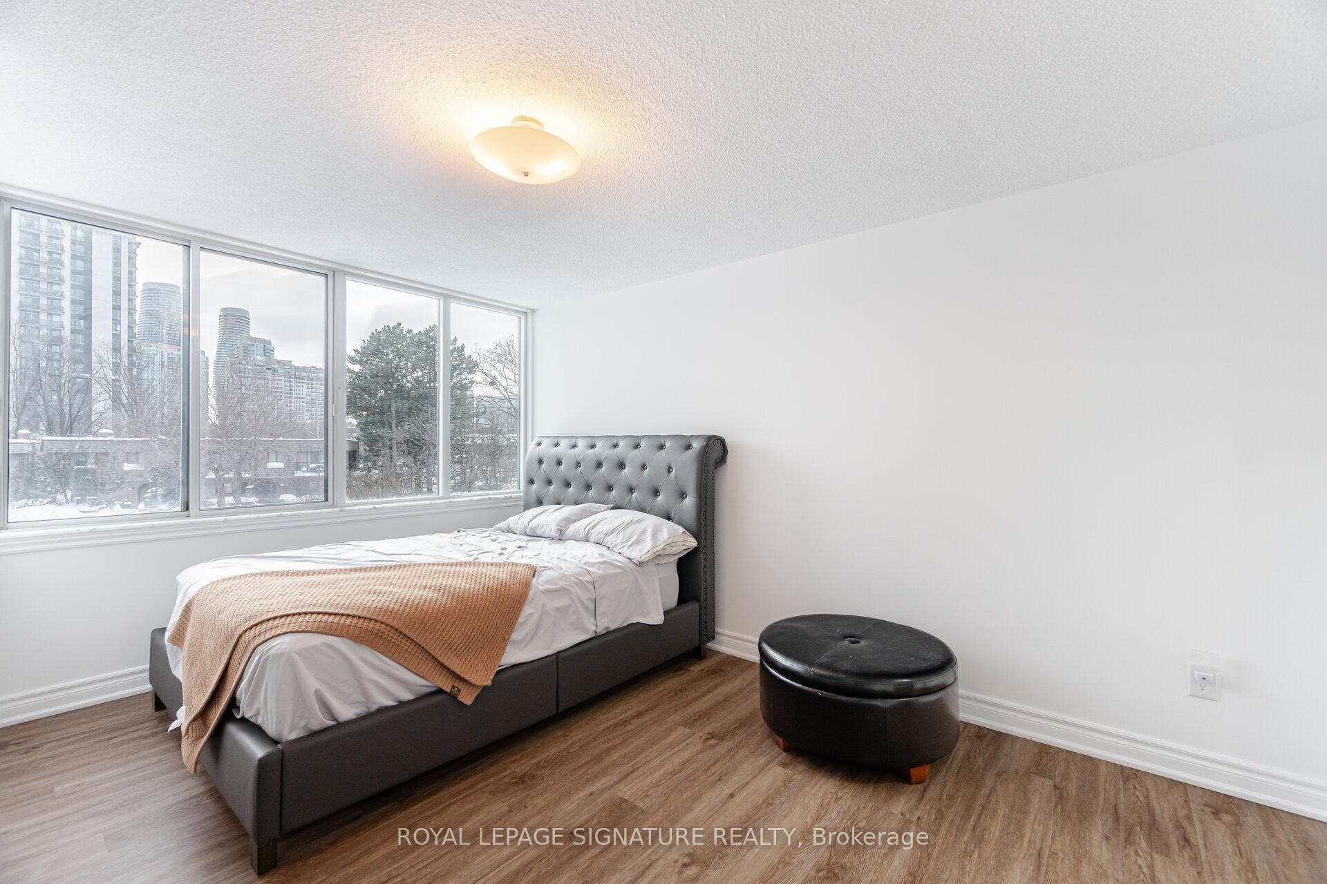 4 Bedrooms Condo at 1300 Mississauga Valley,  Mississauga For sale