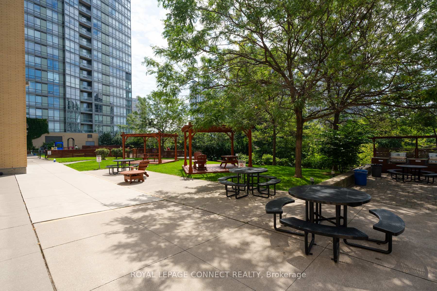 3 Bedrooms Condo at 5 Mariner, Toronto For sale