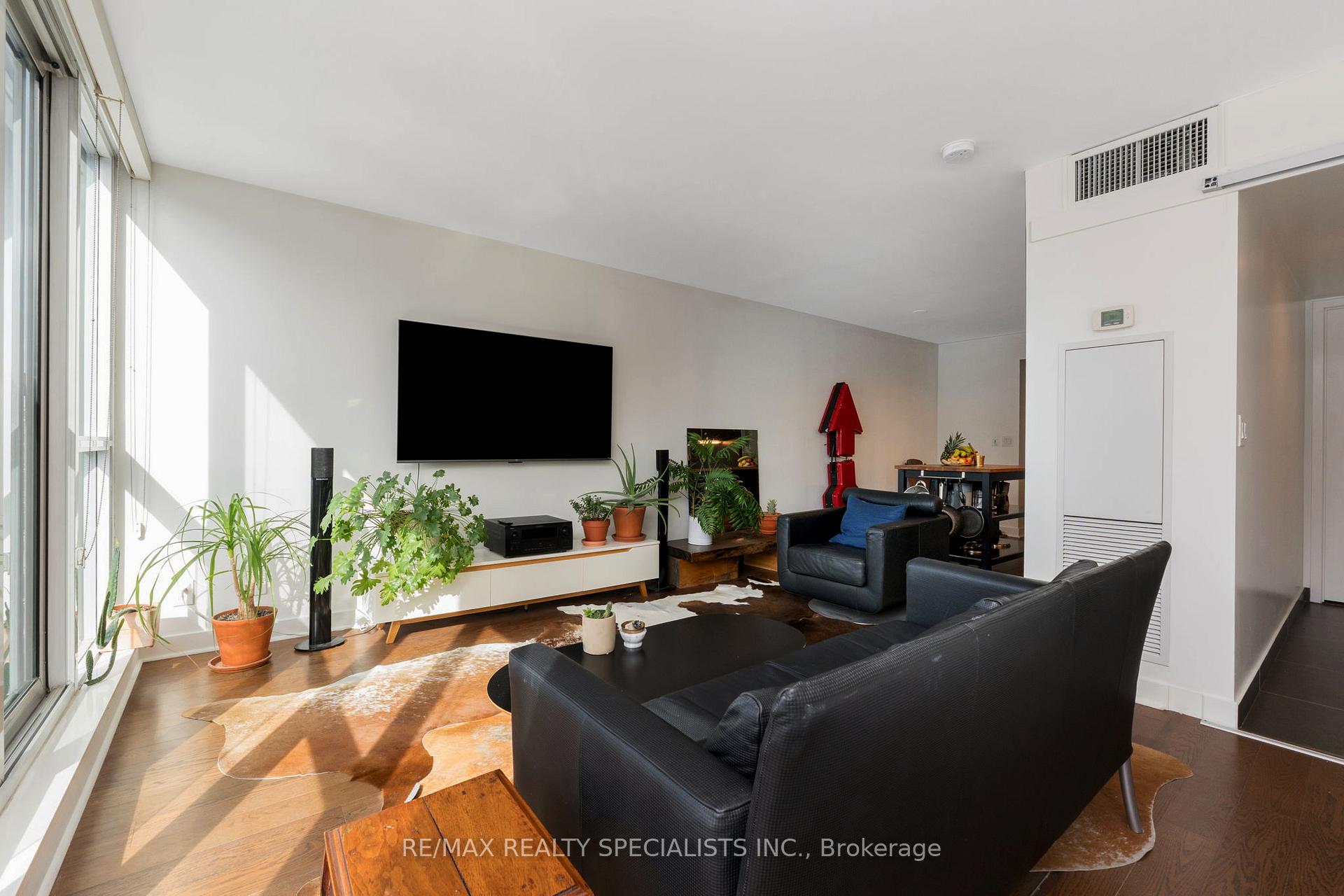 2 Bedrooms Condo at 320 Richmond, Toronto For sale
