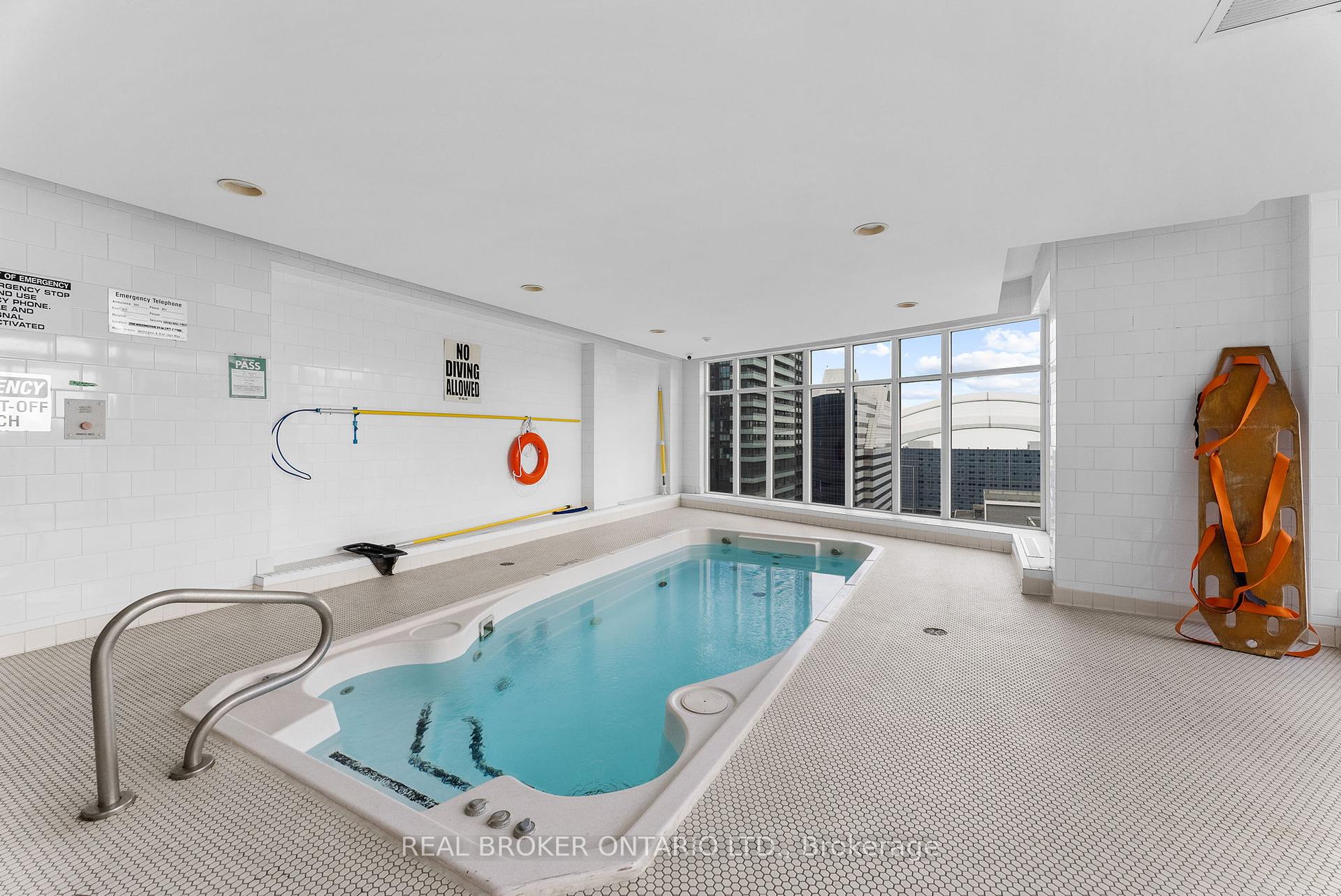 2 Bedrooms Condo at 250 Wellington,  Toronto For sale