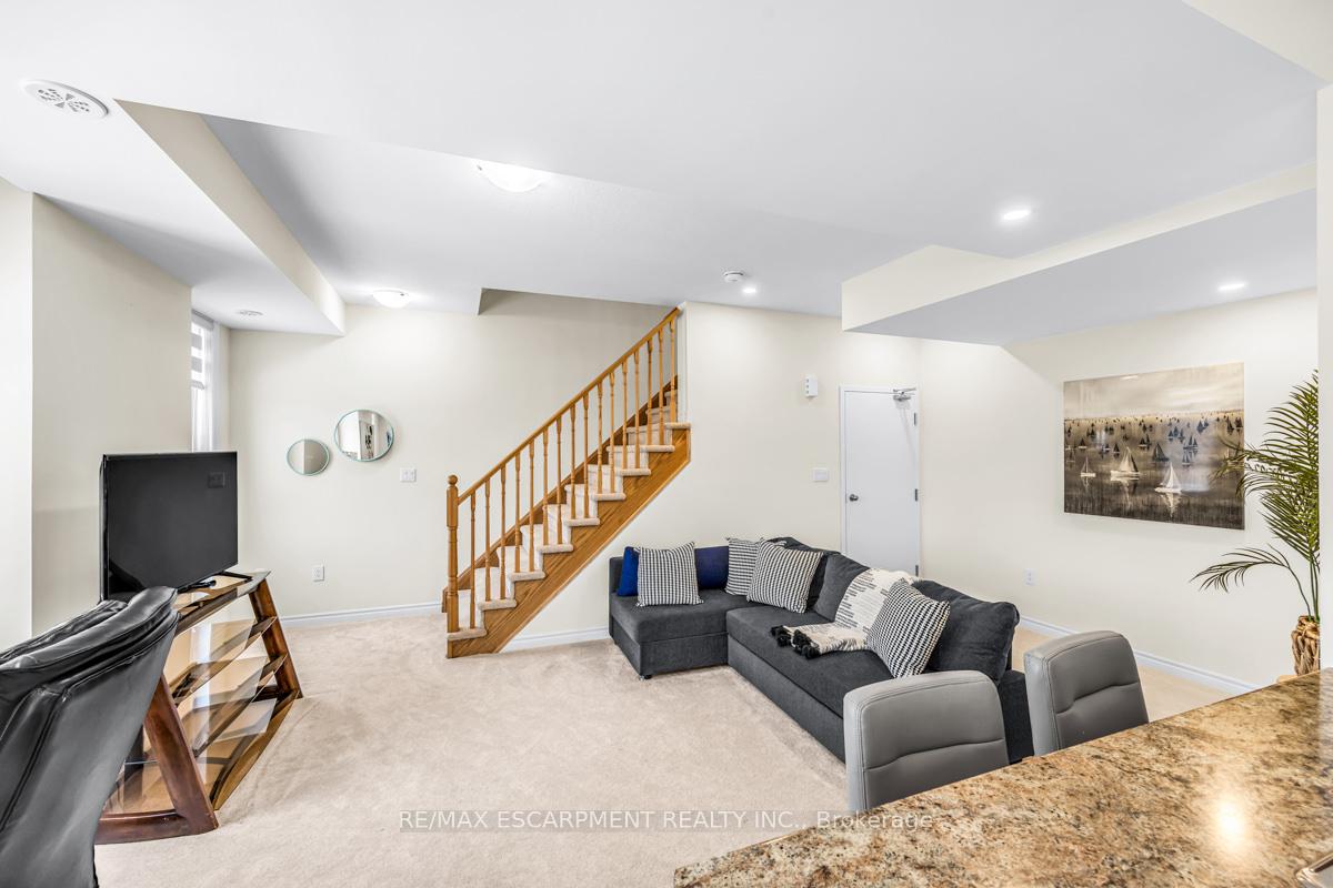 2 Bedrooms Condo at 383 Dundas,  Hamilton For sale