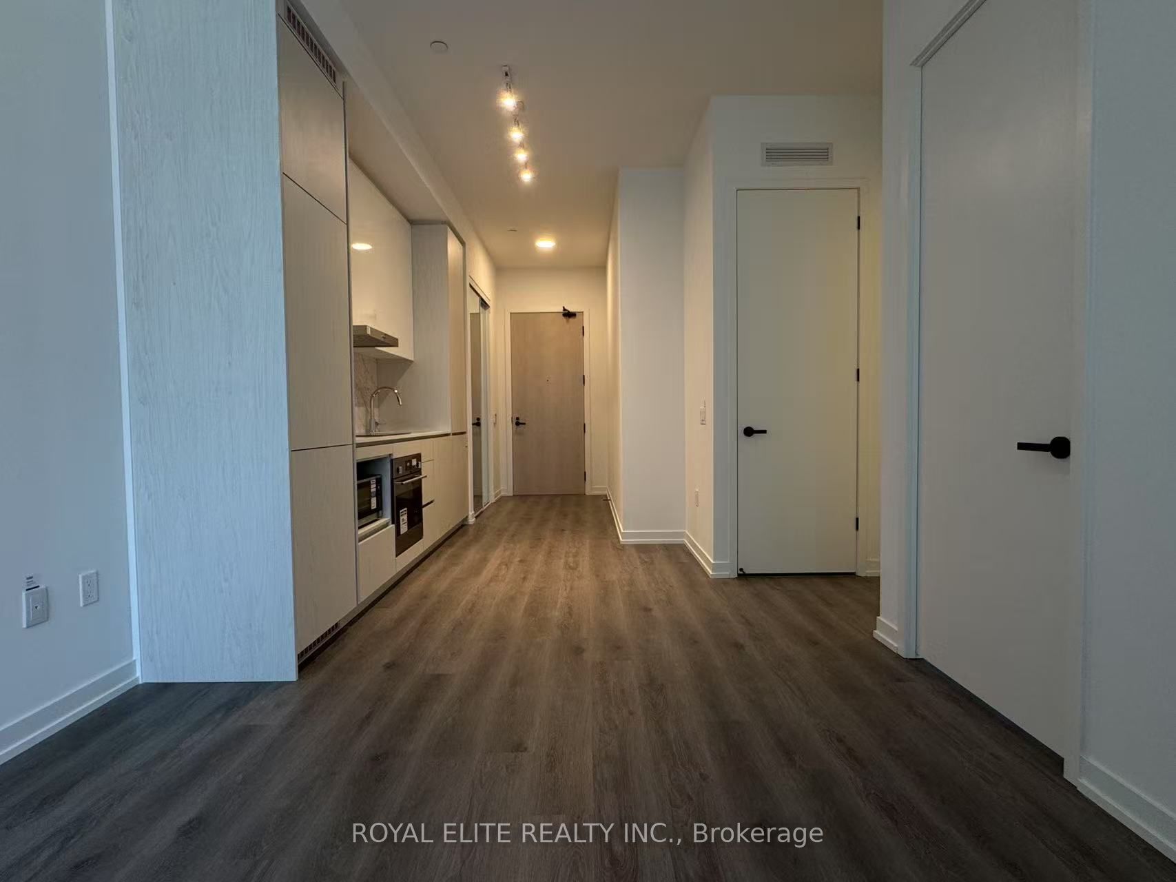 28 Interchange Way, #203