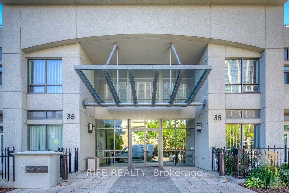 35 HOLLYWOOD Avenue